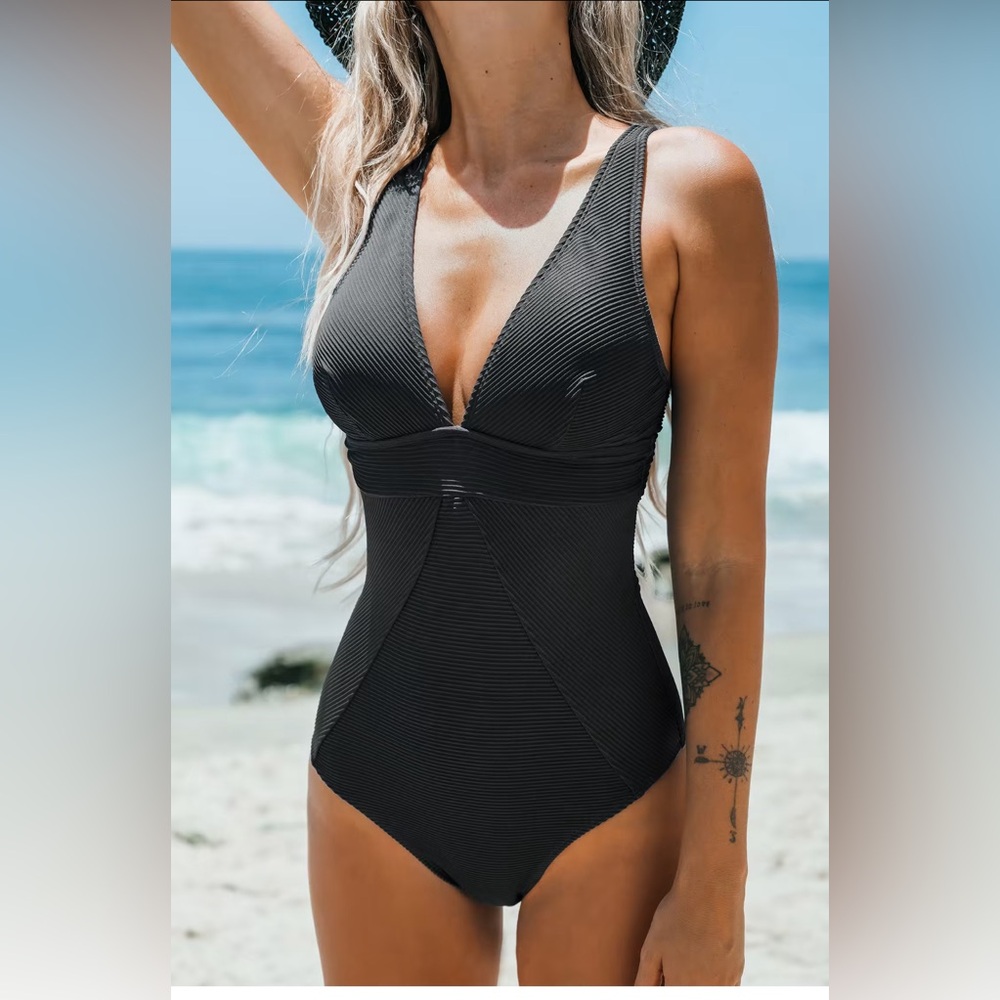 NWT Cupshe Rib Plunge Tummy Control One Piece Suit